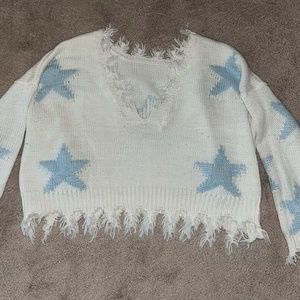 Storia White and Blue Star V-Neck Sweater